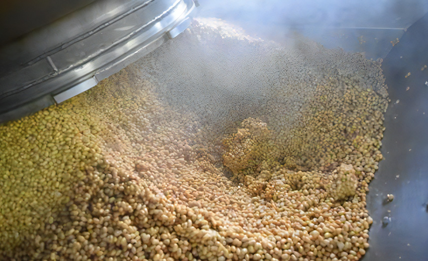 大豆の蒸し上げ